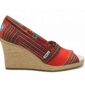 Tom’s Lina wedge